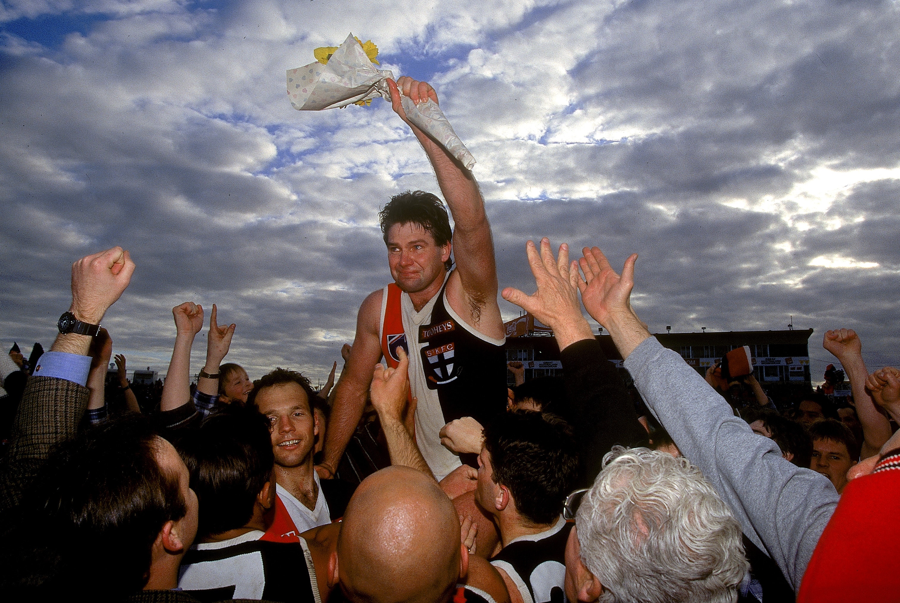 AFL 1995 Match - St Kilda v Footscray Danny Frawley played 240 games for St Kilda, including 177 as captain - AFL,Tag-AFL HQ